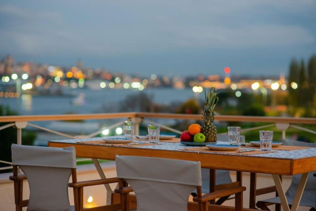 Waterfront Apartment By The Tram - Terrace With Dome & Golden Horn View In Fatih Стамбул Экстерьер фото