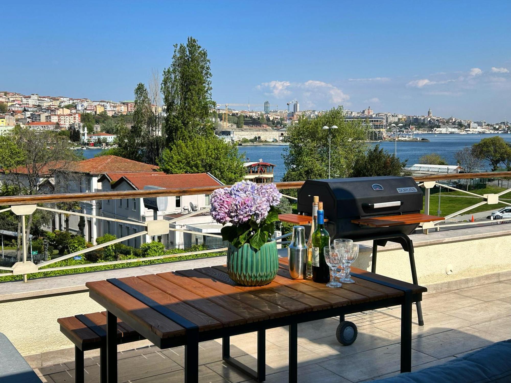 Waterfront Apartment By The Tram - Terrace With Dome & Golden Horn View In Fatih Стамбул Экстерьер фото